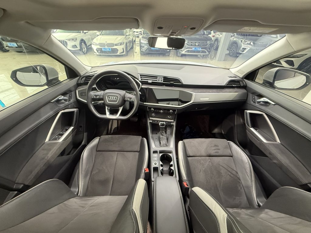 Audi Q3 2022 года, белый, версия 35TFSI Sport - Huishida Trading