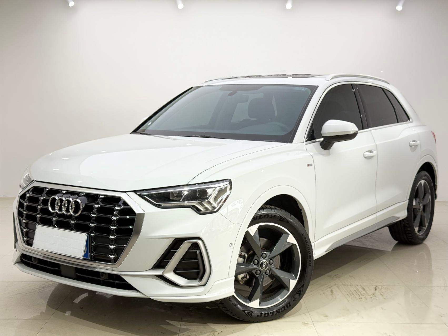 Audi Q3  2022 года, белый, версия 35TFSI Sport