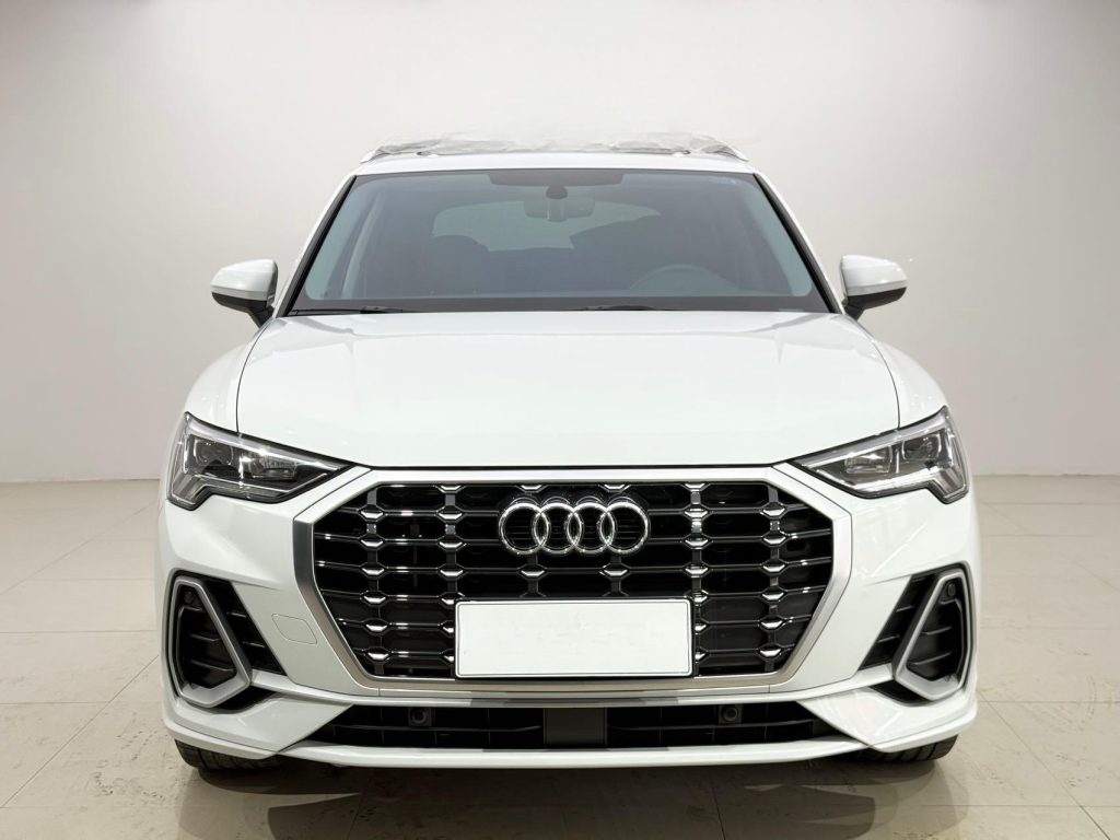 Audi Q3 2022 года, белый, версия 35TFSI Sport - Huishida Trading