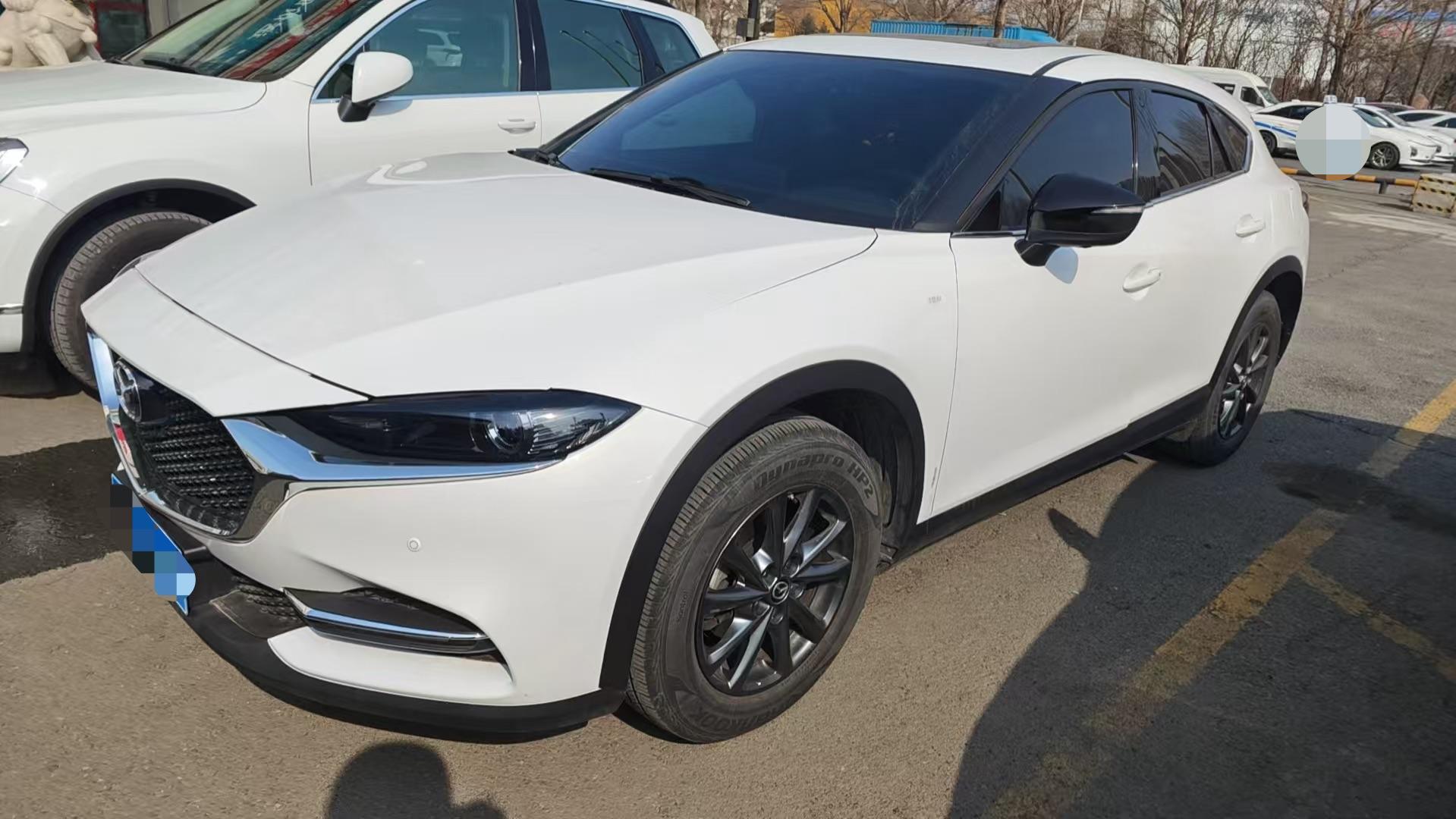 Mazda CX-4, 2021 г. выпуска, 2,0 л, АКПП, передний привод, версия «Sky Exploration»