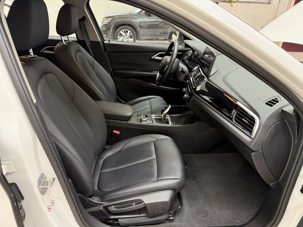 BMW 1 серии 2021 модельный год, обновленная версия 120i M Sport - Huishida Trading