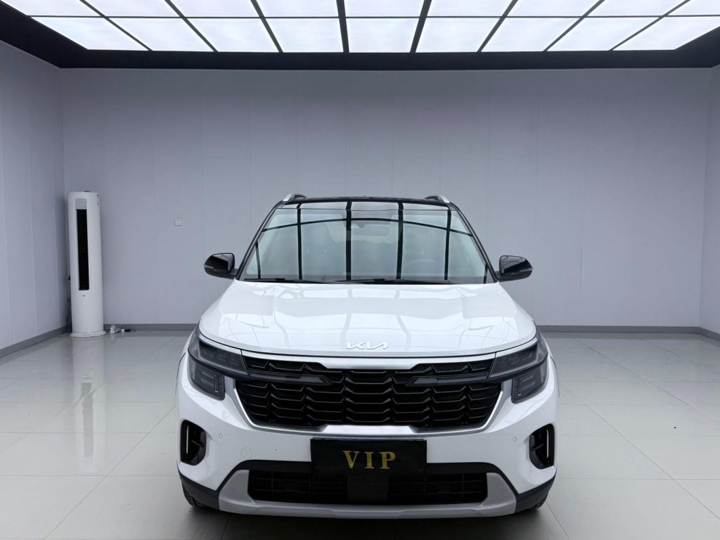 Kia Seltos, белый, 2023 г. выпуска, 1,5 л, CVT, версия «Люкс» - Huishida Trading