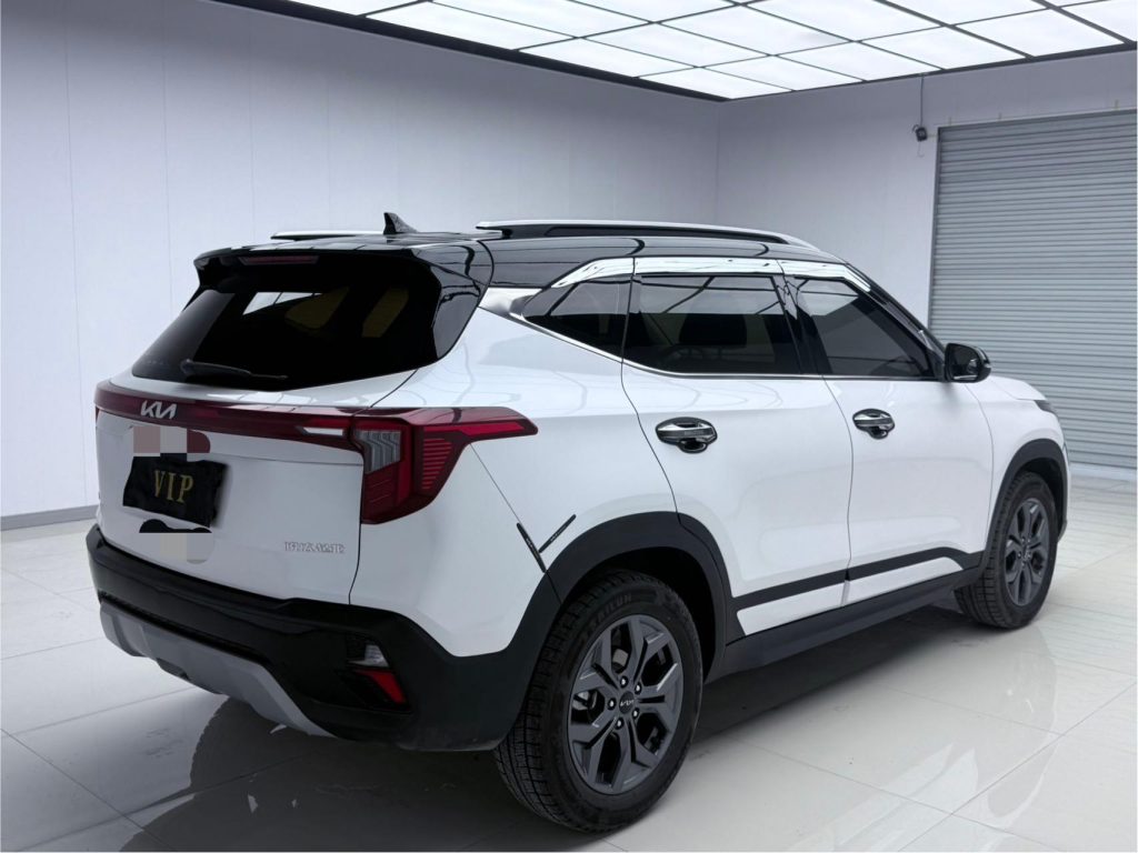 Kia Seltos, белый, 2023 г. выпуска, 1,5 л, CVT, версия «Люкс» - Huishida Trading