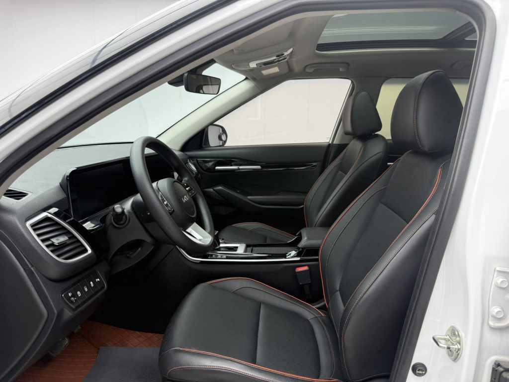 Kia Seltos, белый, 2023 г. выпуска, 1,5 л, CVT, версия «Люкс» - Huishida Trading