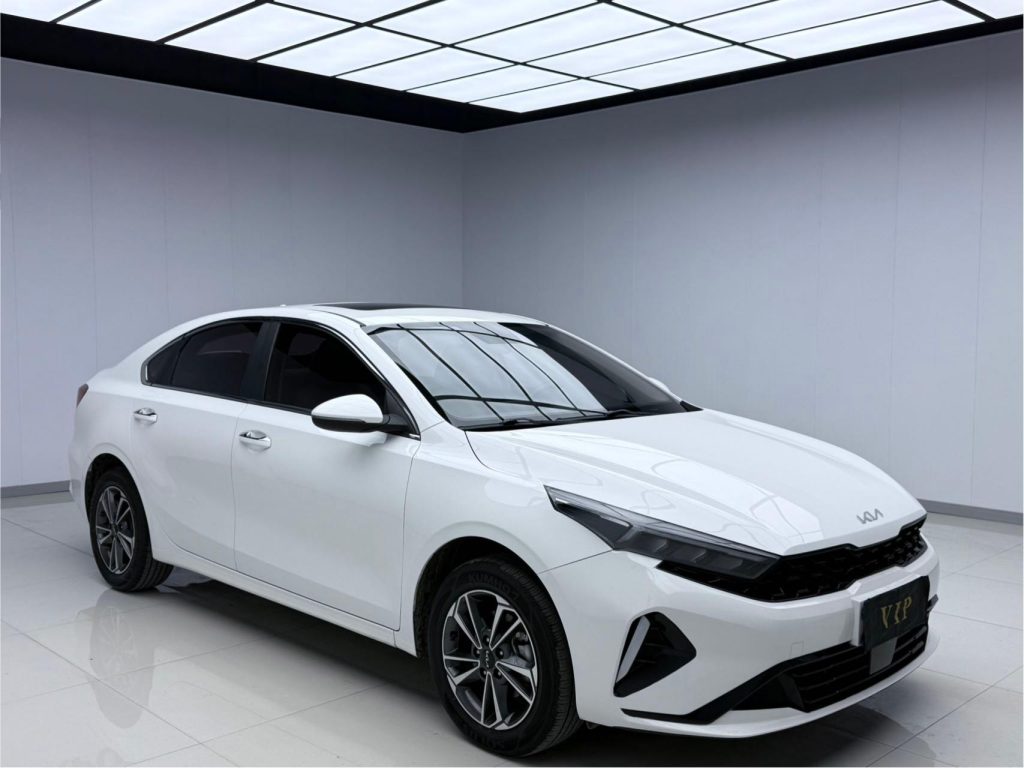 Kia K3, 2023 модельный год, 1,5 л, CVT, версия «Люкс» - Huishida Trading