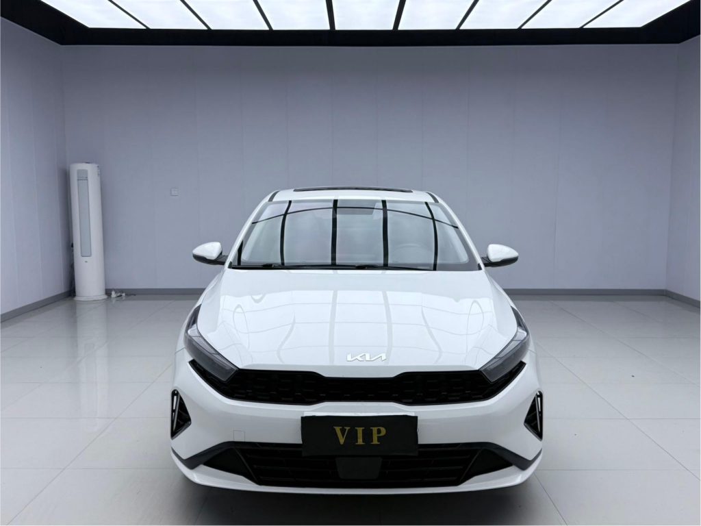 Kia K3, 2023 модельный год, 1,5 л, CVT, версия «Люкс» - Huishida Trading