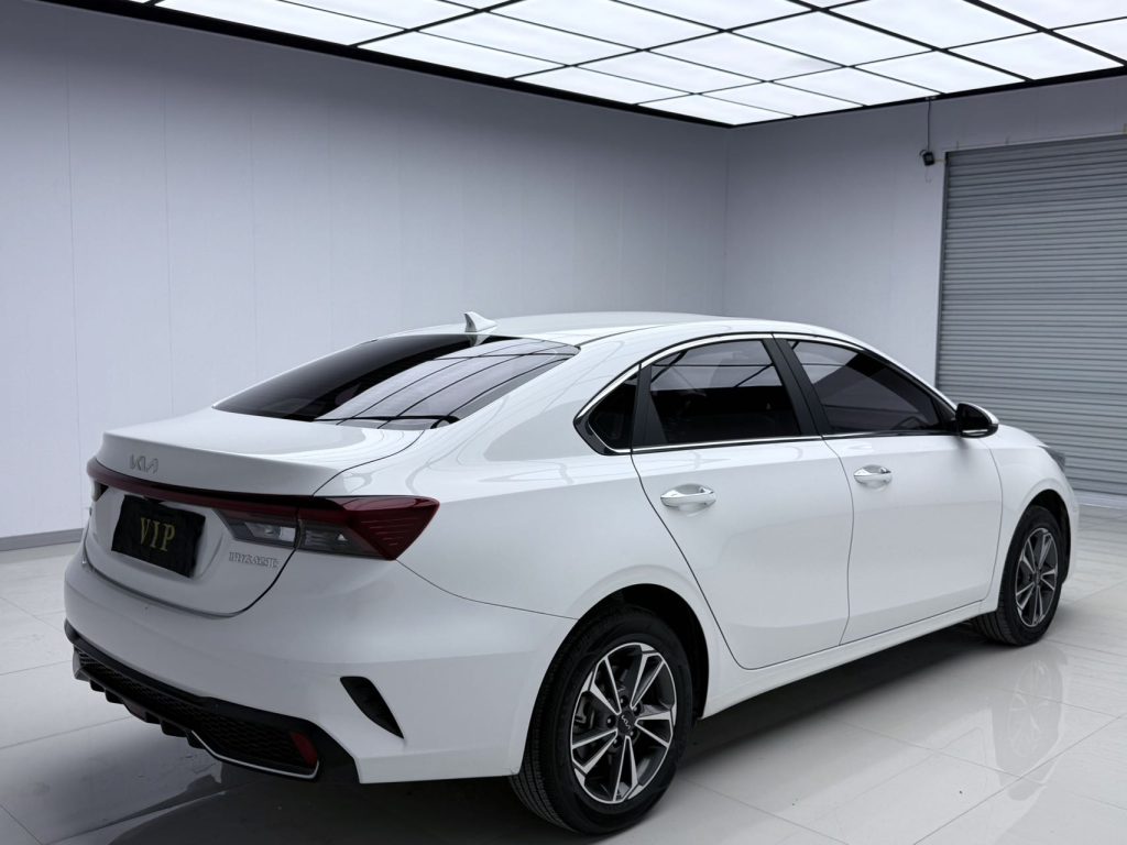 Kia K3, 2023 модельный год, 1,5 л, CVT, версия «Люкс» - Huishida Trading