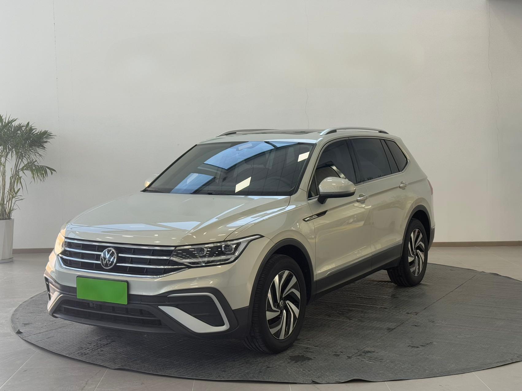 Volkswagen Tiguan L 2023 года,  280TSI, АКПП, передний привод, ограниченная серия «Chaochuang»