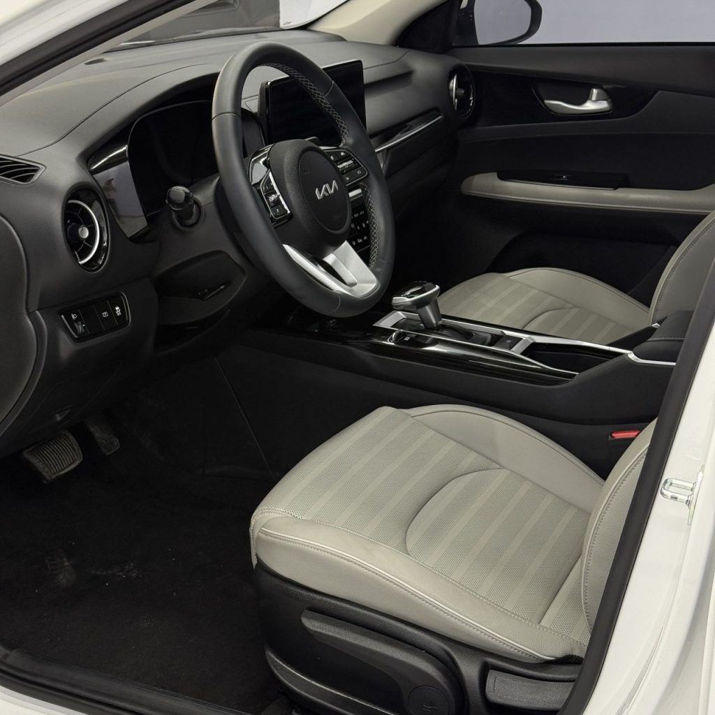 Kia K3, 2023 модельный год, 1.4T DCT, версия «Люкс» - AUTO STAR