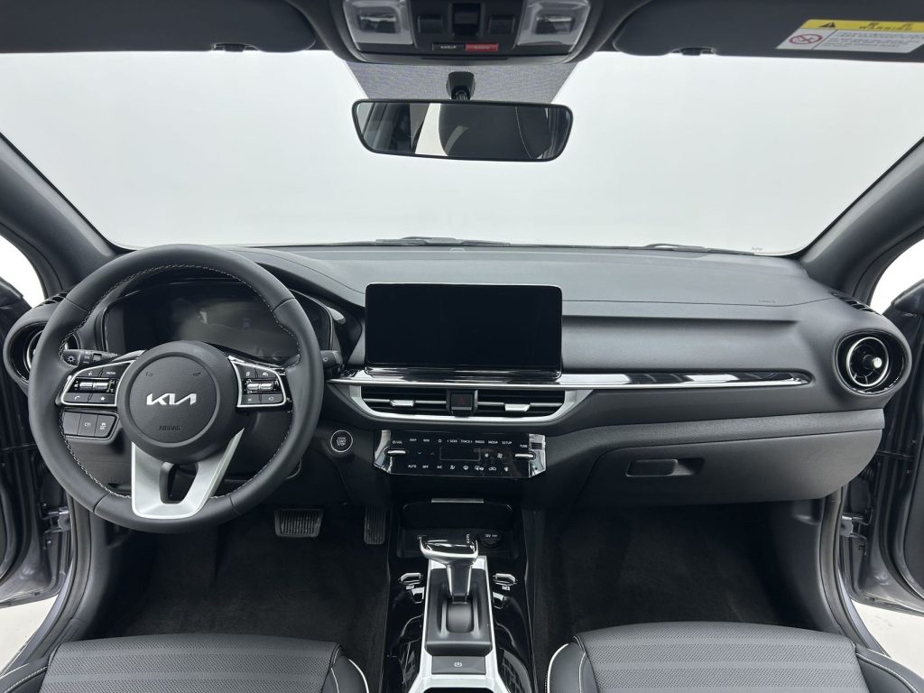 Kia K3, 2021 г. выпуска, 1,5 л, CVT, версия «Люкс» - AUTO STAR