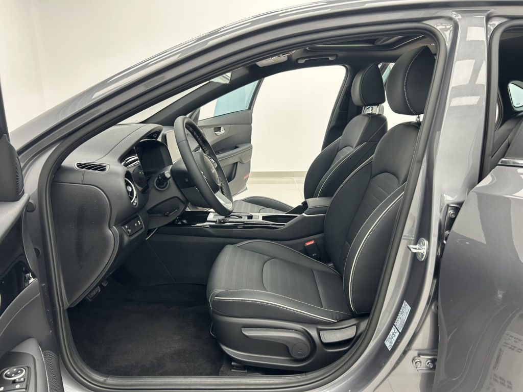 Kia K3, 2021 г. выпуска, 1,5 л, CVT, версия «Люкс» - AUTO STAR