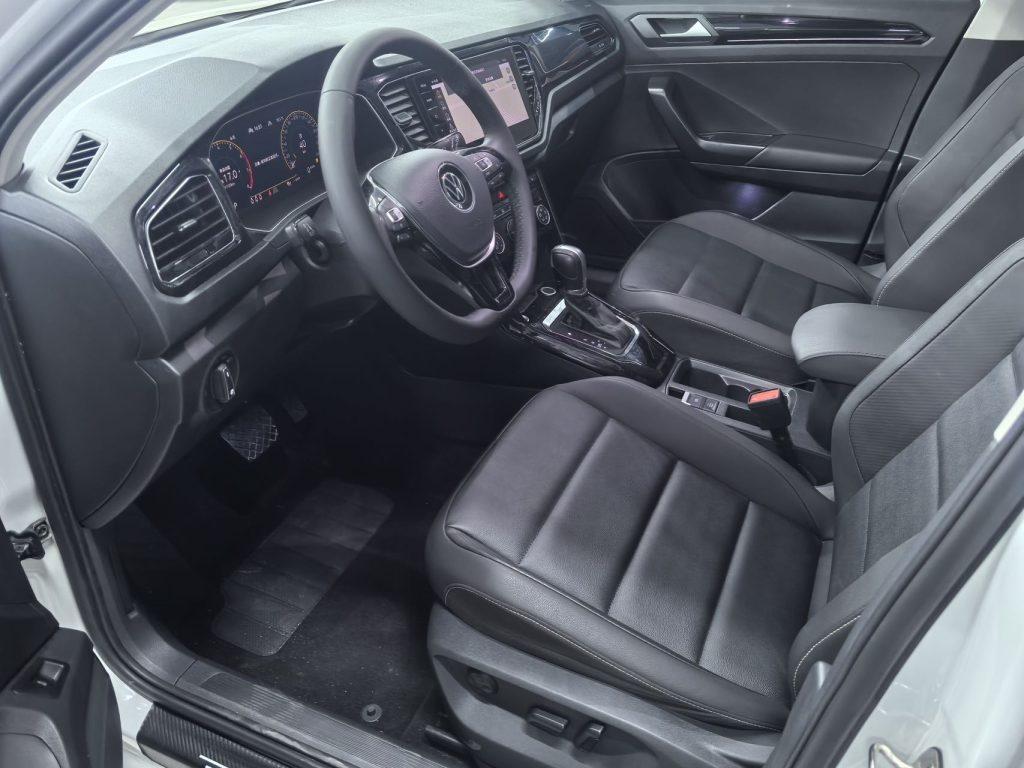 Volkswagen T-ROC, 2021 г. выпуска, 280TSI DSG, передний привод, версия «Comfort & Connect» - AUTO STAR