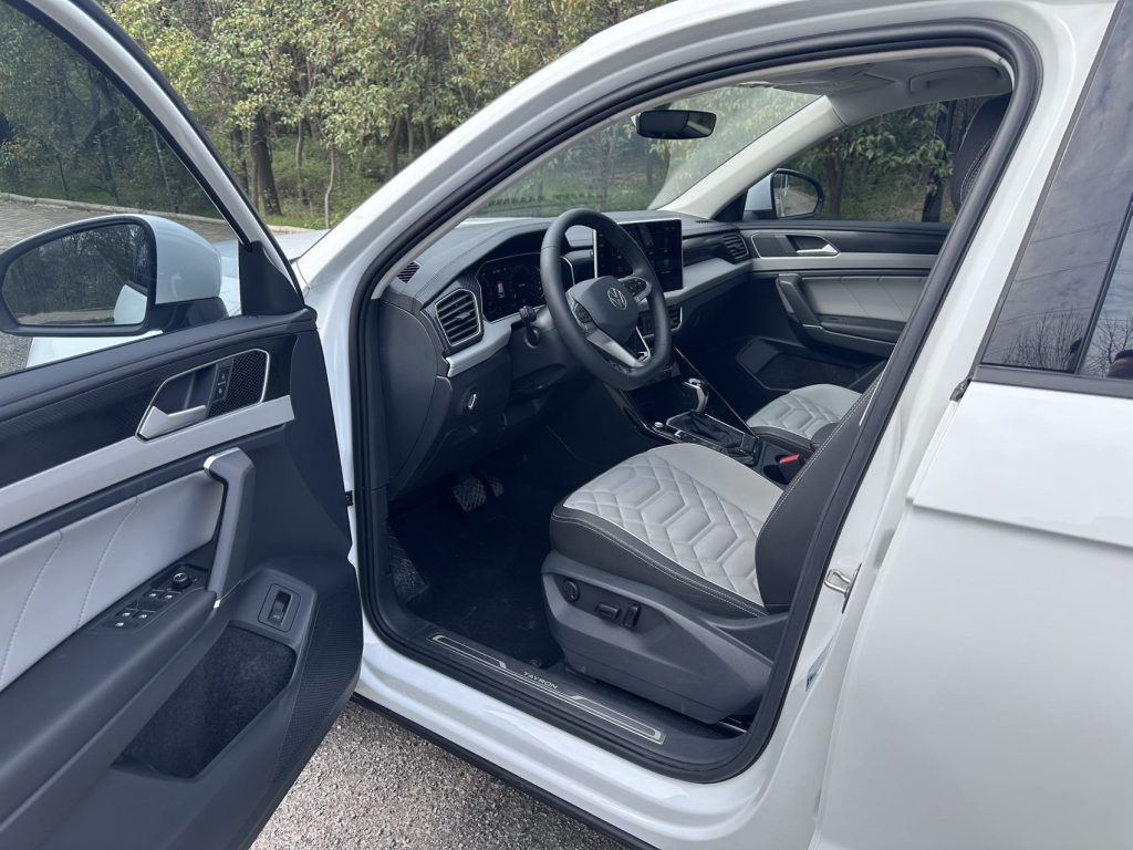 Volkswagen TAYRON 2023 года, 280TSI, 2WD, версия «Luxury Plus Advanced» - AUTO STAR