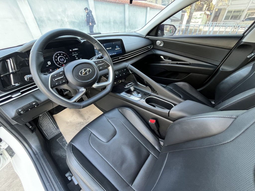 Hyundai Elantra 2022 года, 1,5 л, версия «Престиж» - AUTO STAR