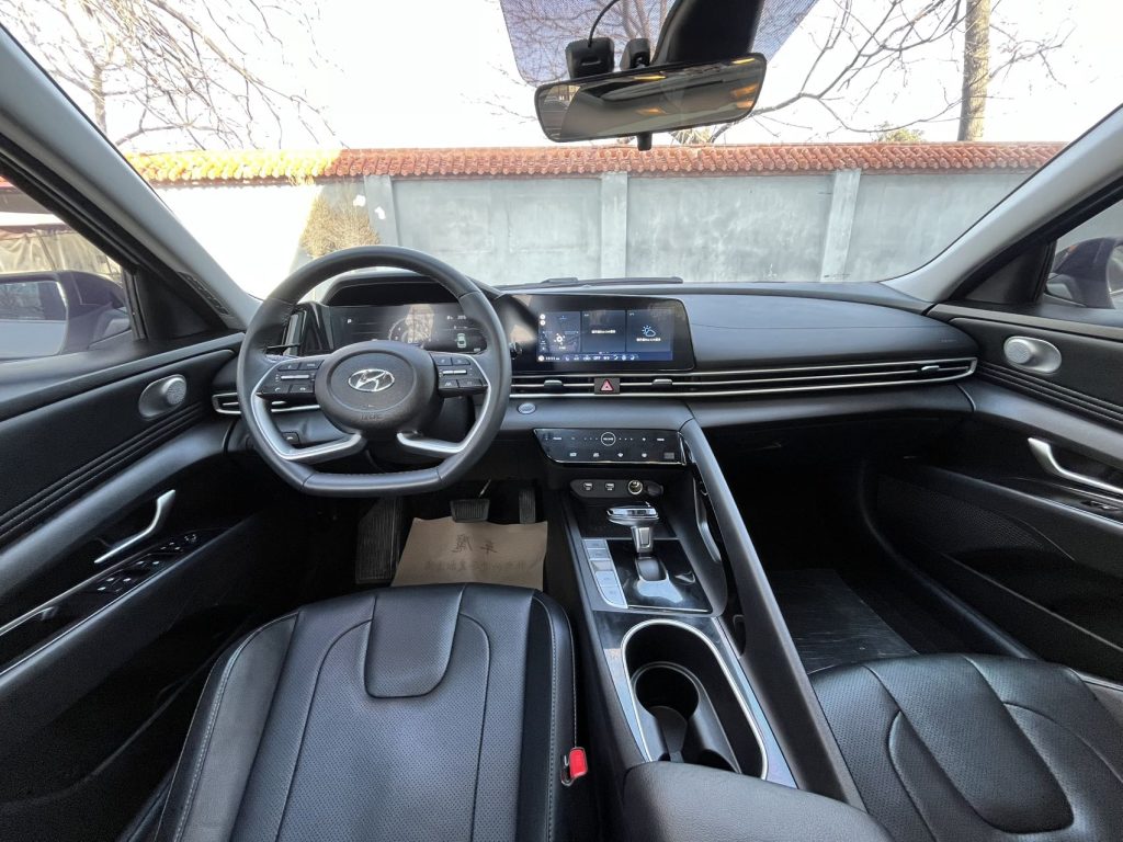 Hyundai Elantra 2022 года, 1,5 л, версия «Престиж» - AUTO STAR