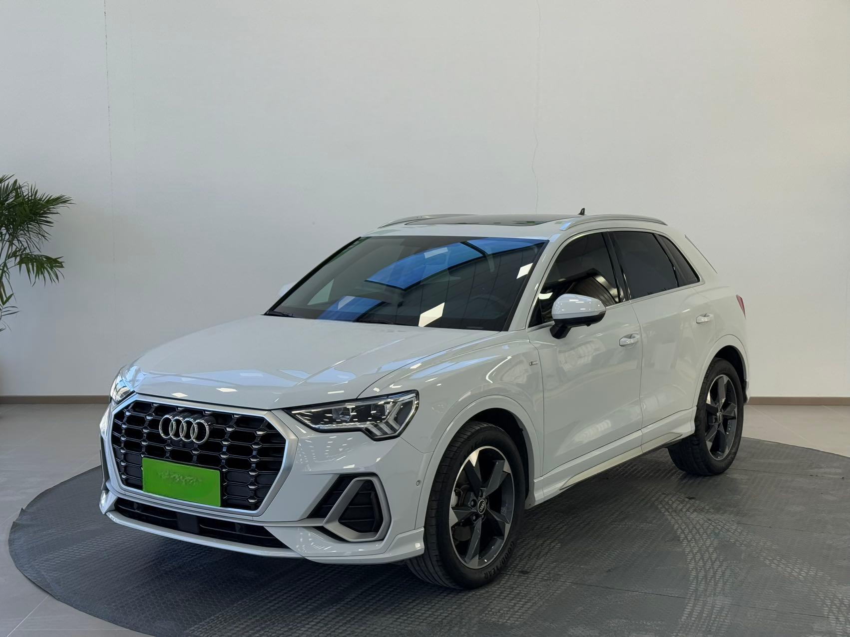 Audi Q3   2022 модельного года 35 TFSI версия «Sporty» Стандарт China VI