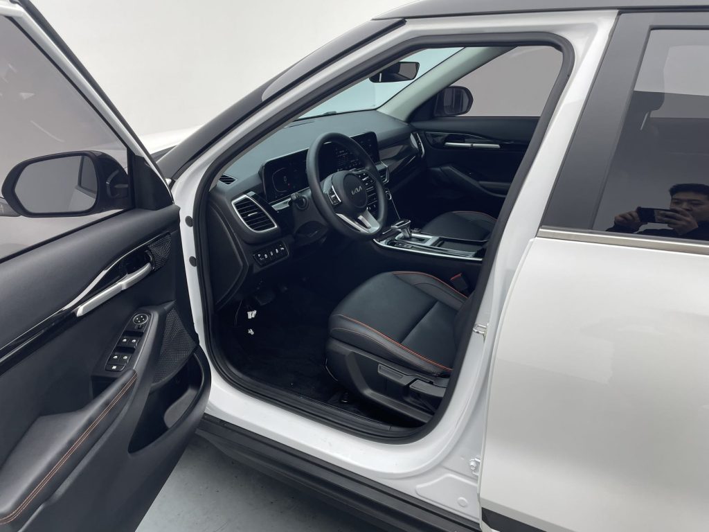 Kia Seltos, 2023 г. выпуска, 1,5 л, CVT, версия «Люкс» - AUTO STAR