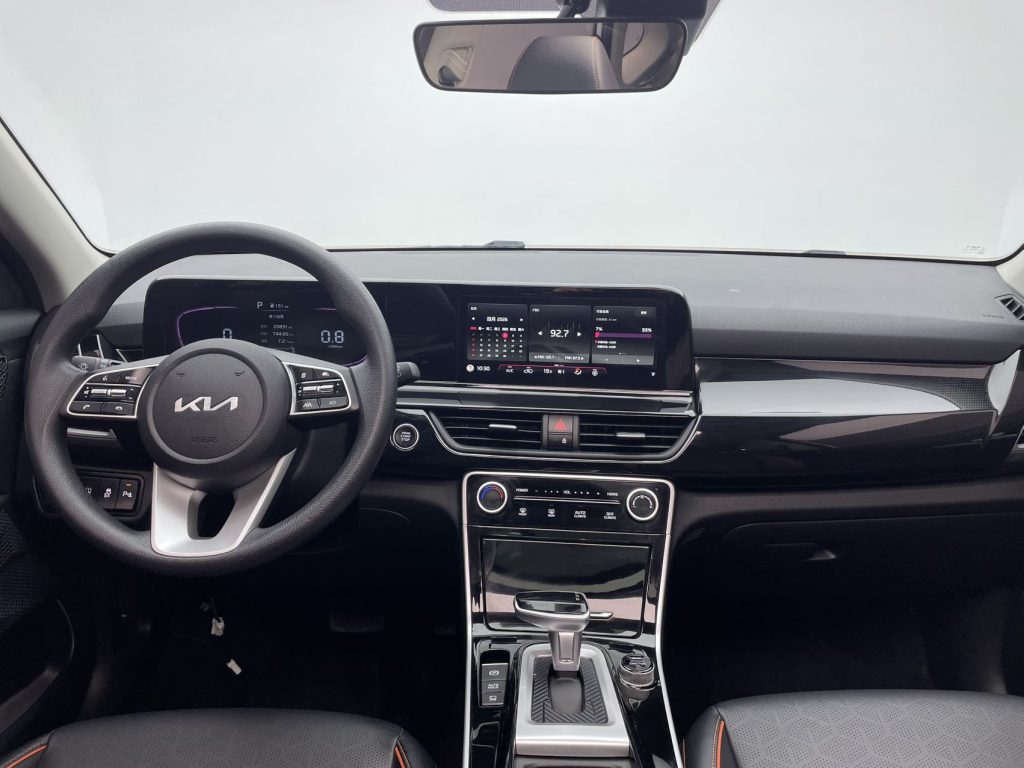 Kia Seltos, 2023 г. выпуска, 1,5 л, CVT, версия «Люкс» - AUTO STAR