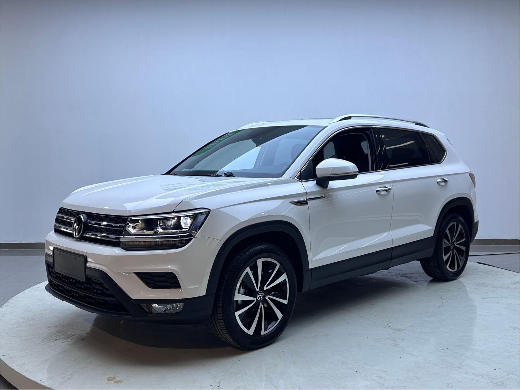 Volkswagen THAUR,  2022 г. выпуска, 280TSI, передний привод, версия «Люкс»