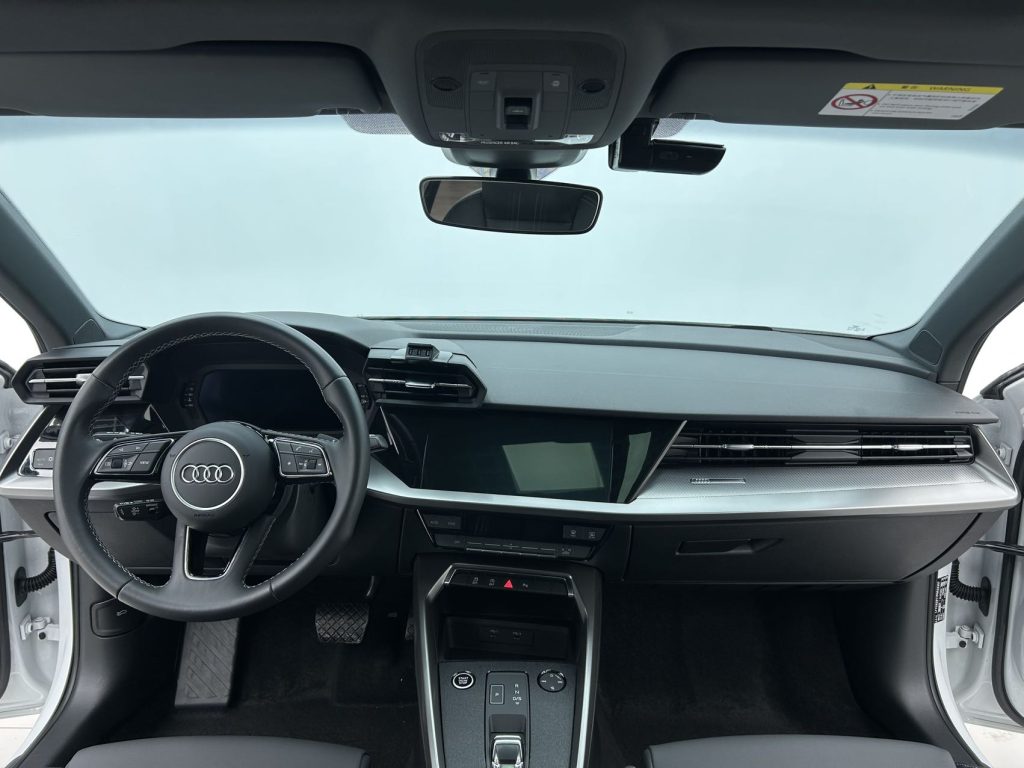 Audi A3 2023 модельного года, обновленная версия Sportback 35 TFSI, стильный спортивный вариант - AUTO STAR