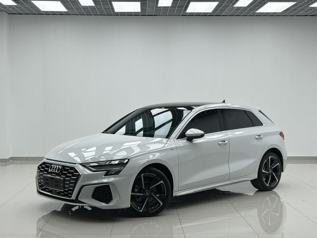 Audi A3 2023 модельного года, обновленная версия Sportback 35 TFSI, стильный спортивный вариант - AUTO STAR