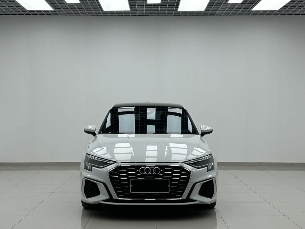 Audi A3 2023 модельного года, обновленная версия Sportback 35 TFSI, стильный спортивный вариант - AUTO STAR