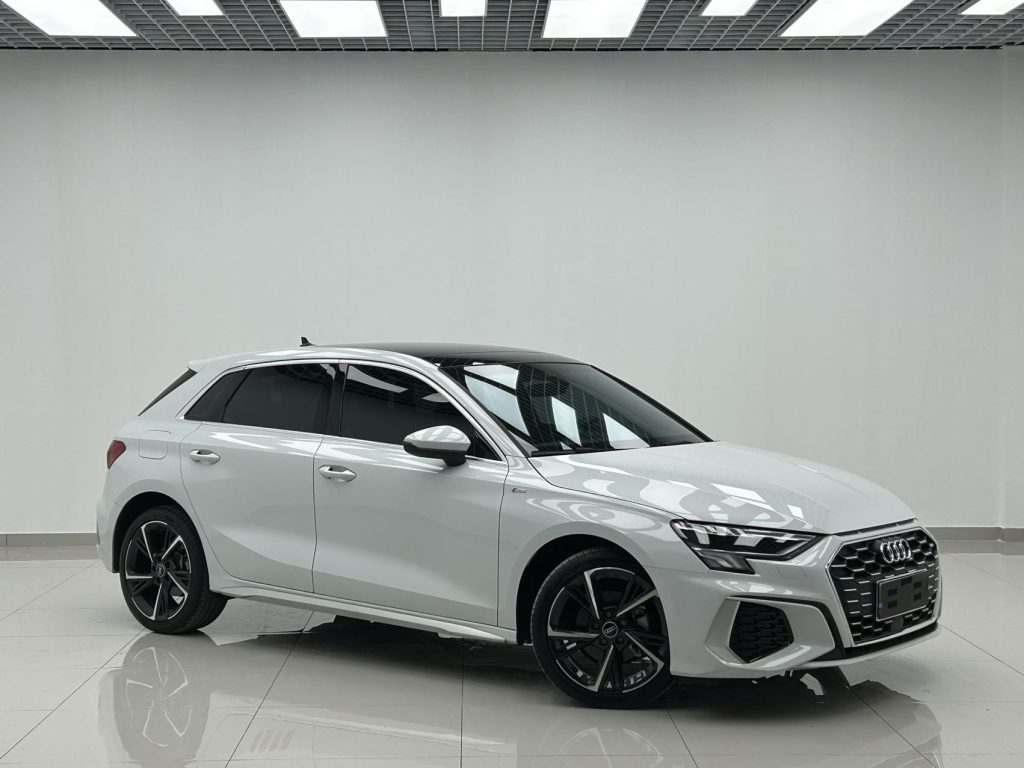 Audi A3 2023 модельного года, обновленная версия Sportback 35 TFSI, стильный спортивный вариант - AUTO STAR