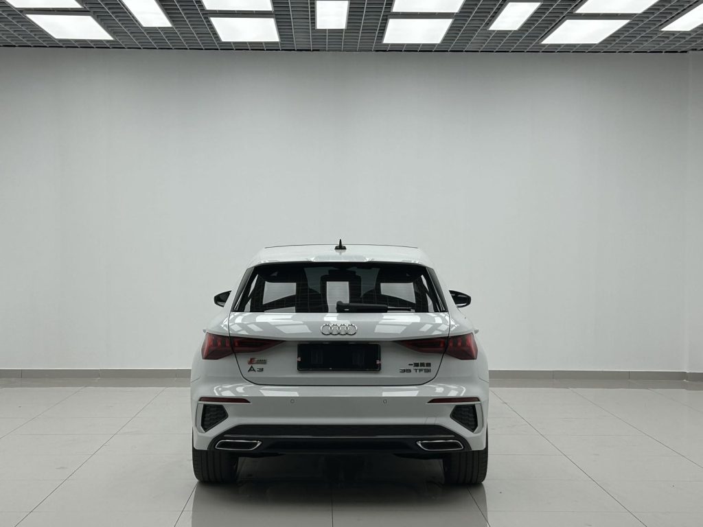 Audi A3 2023 модельного года, обновленная версия Sportback 35 TFSI, стильный спортивный вариант - AUTO STAR