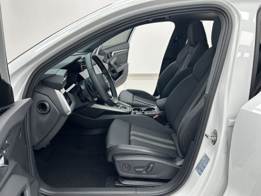 Audi A3 2023 модельного года, обновленная версия Sportback 35 TFSI, стильный спортивный вариант - AUTO STAR