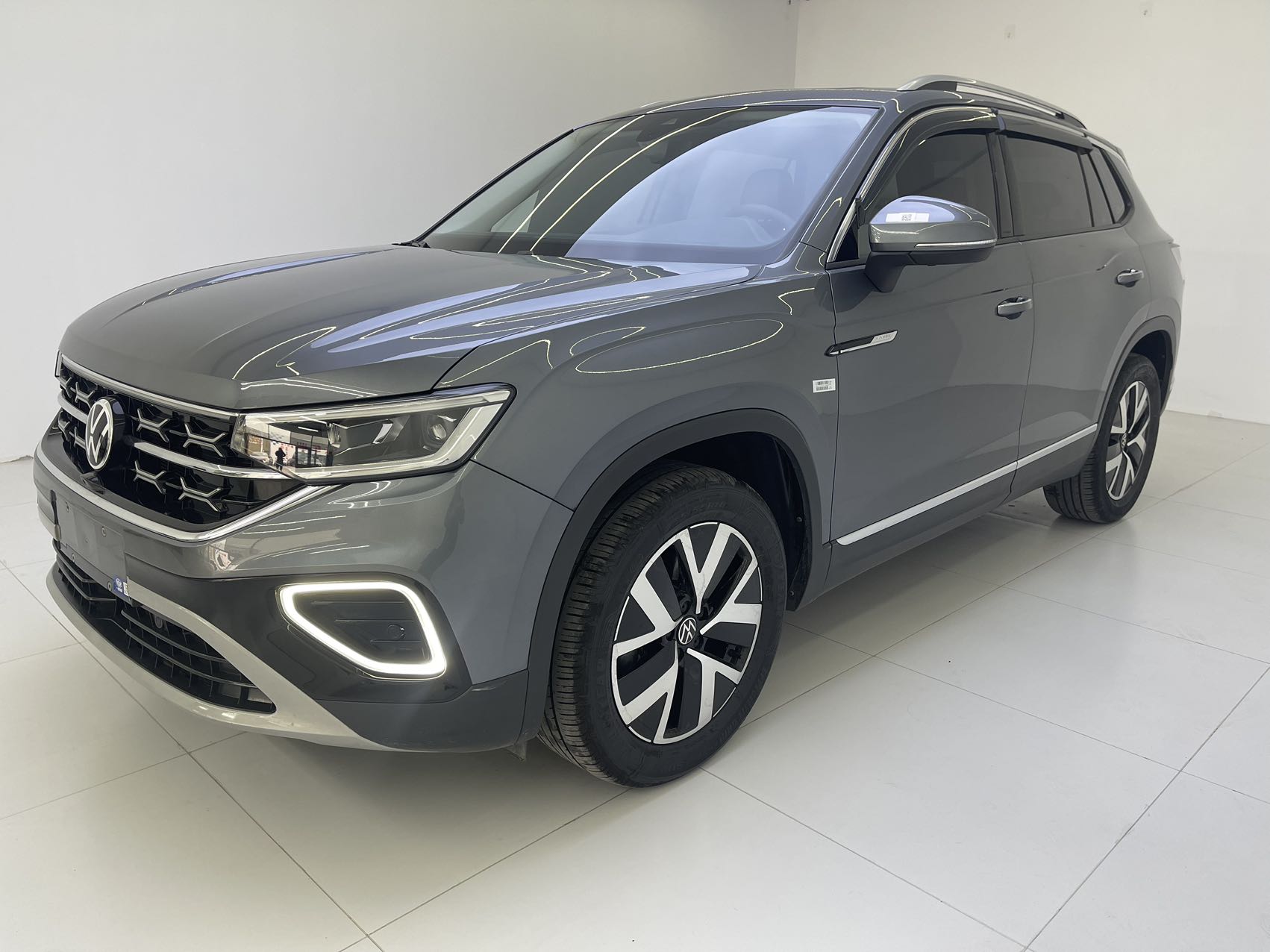 Volkswagen TAYRON  2023 модельный год 280TSI  Передний привод, версия «Luxury Plus Advanced»