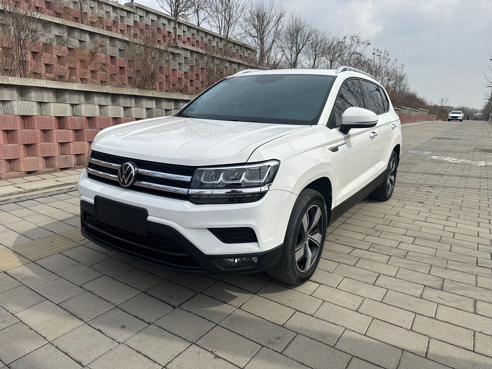 Volkswagen THARU, 2022 модельный год, 280TSI, передний привод, версия «Люкс»