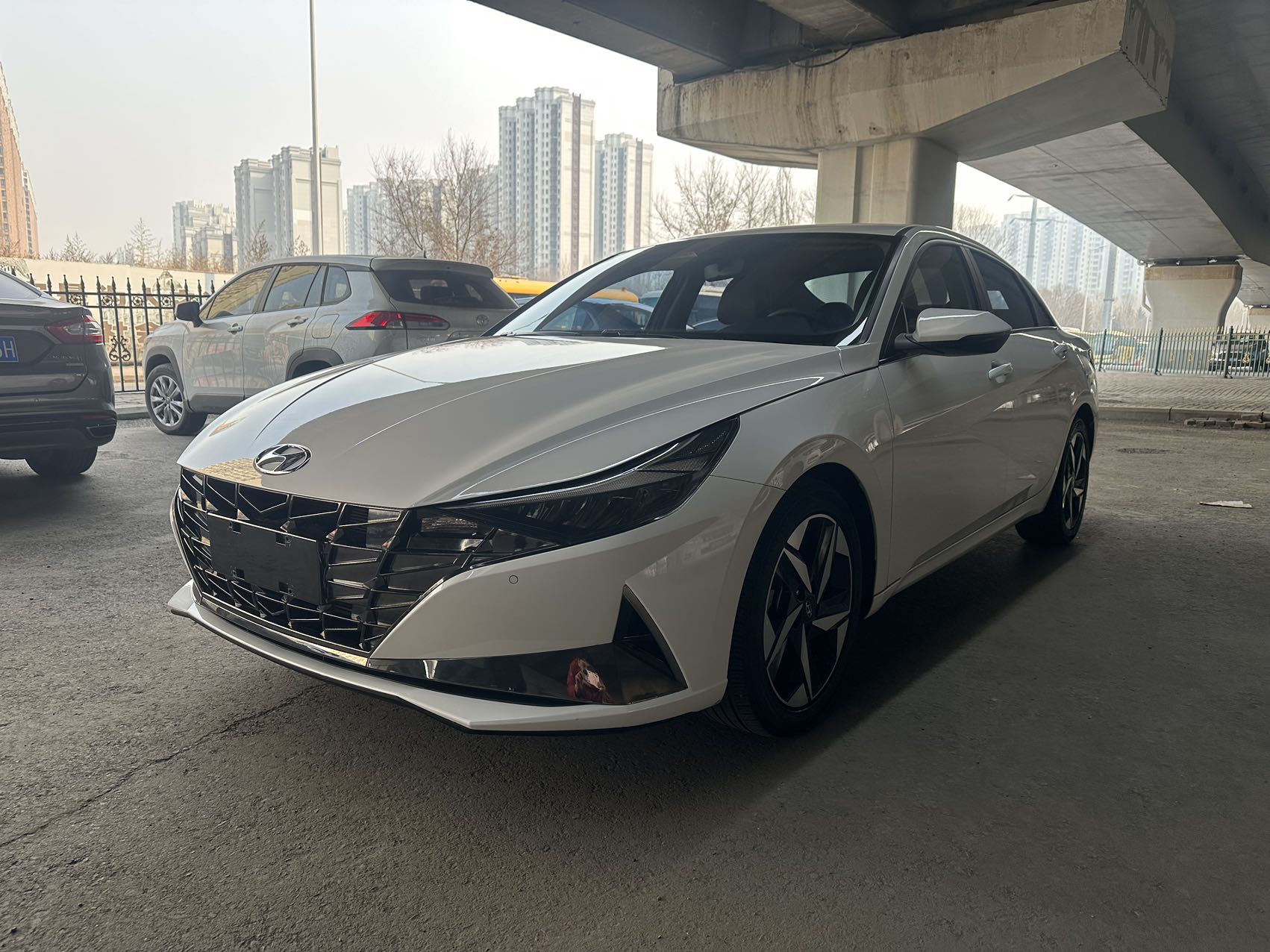 Hyundai Elantra,  2022 модельный год, 1,5 л, CVT, версия LUX