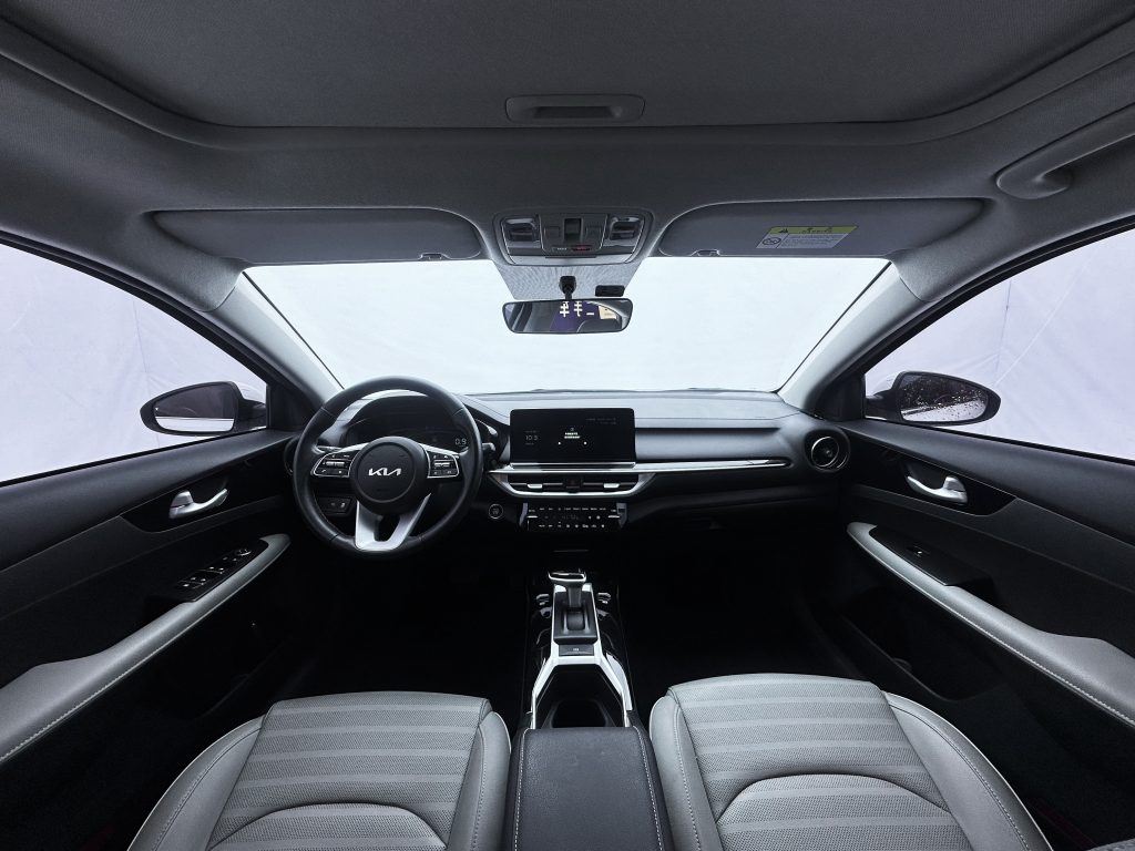 Kia K3, 2023 модельный год, 1,5 л, CVT, версия «Люкс» - AUTO STAR