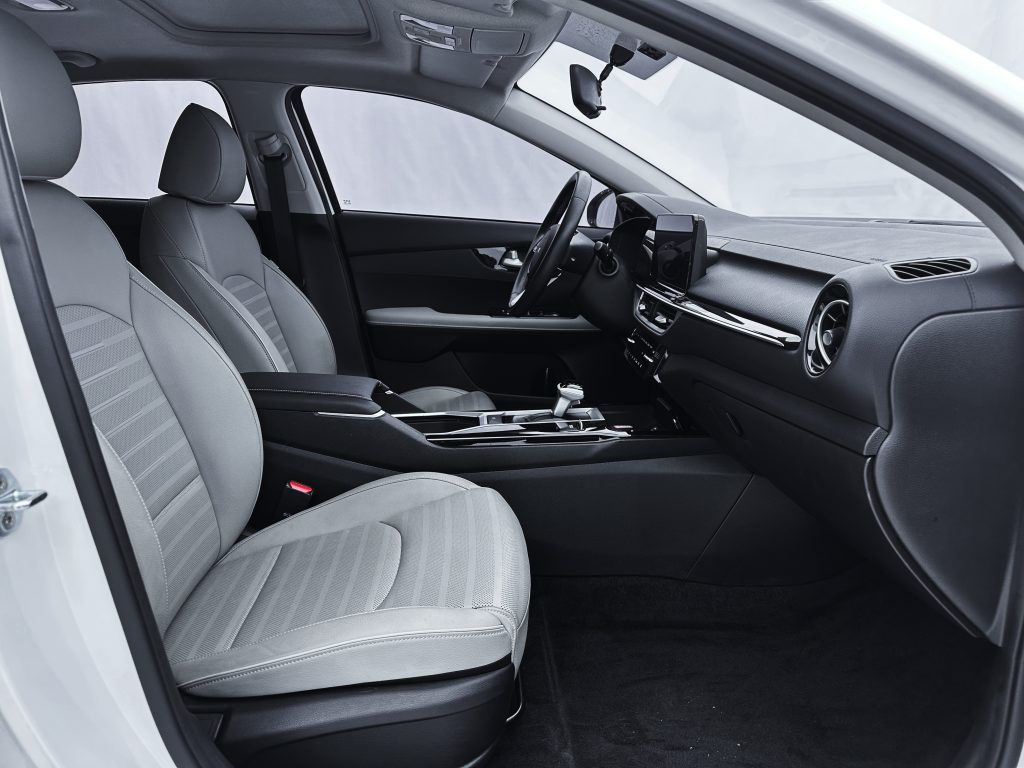 Kia K3, 2023 модельный год, 1,5 л, CVT, версия «Люкс» - AUTO STAR