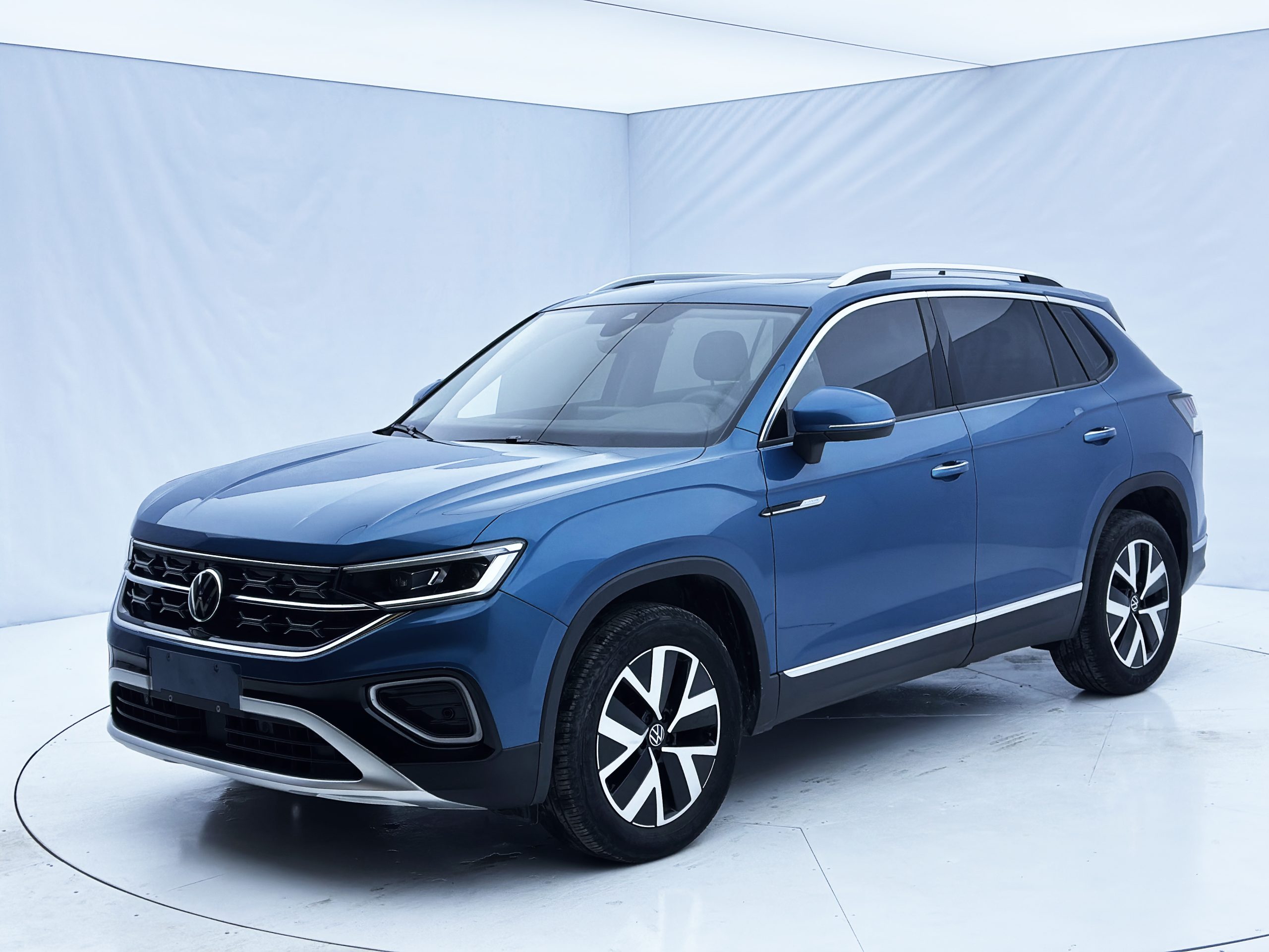 Volkswagen TAYRON, 2023 модельный год, 280TSI, передний привод, версия «Luxury Plus Advanced»
