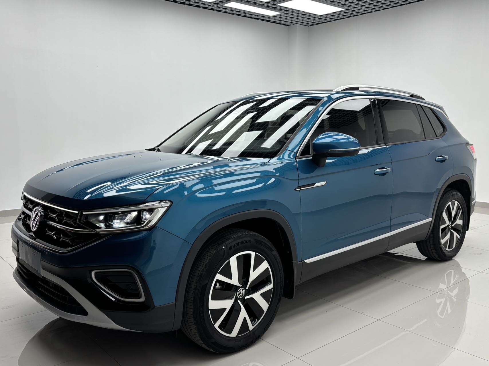 TAYRON 2023 года, 280TSI, передний привод, версия «Luxury PLUS Advanced»