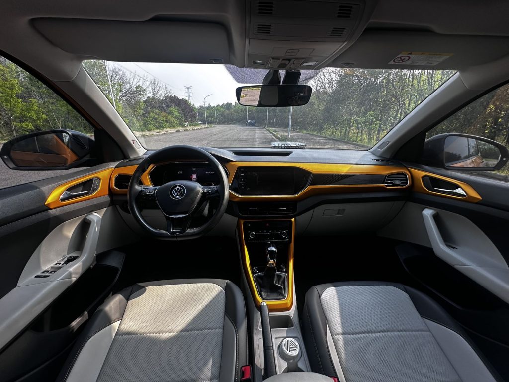 Volkswagen T-CROSS, цвет «Энергичный золотой», 2022 модельный год, 280TSI DSG, версия «Люкс» - AUTO STAR