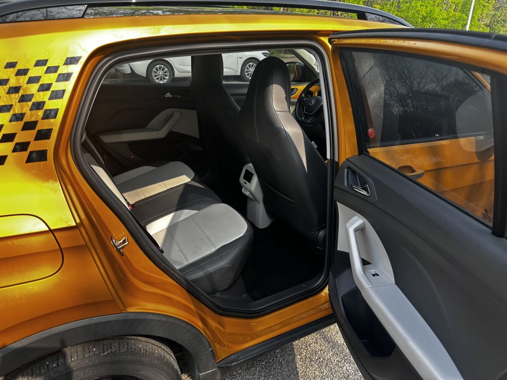 Volkswagen T-CROSS, цвет «Энергичный золотой», 2022 модельный год, 280TSI DSG, версия «Люкс» - AUTO STAR