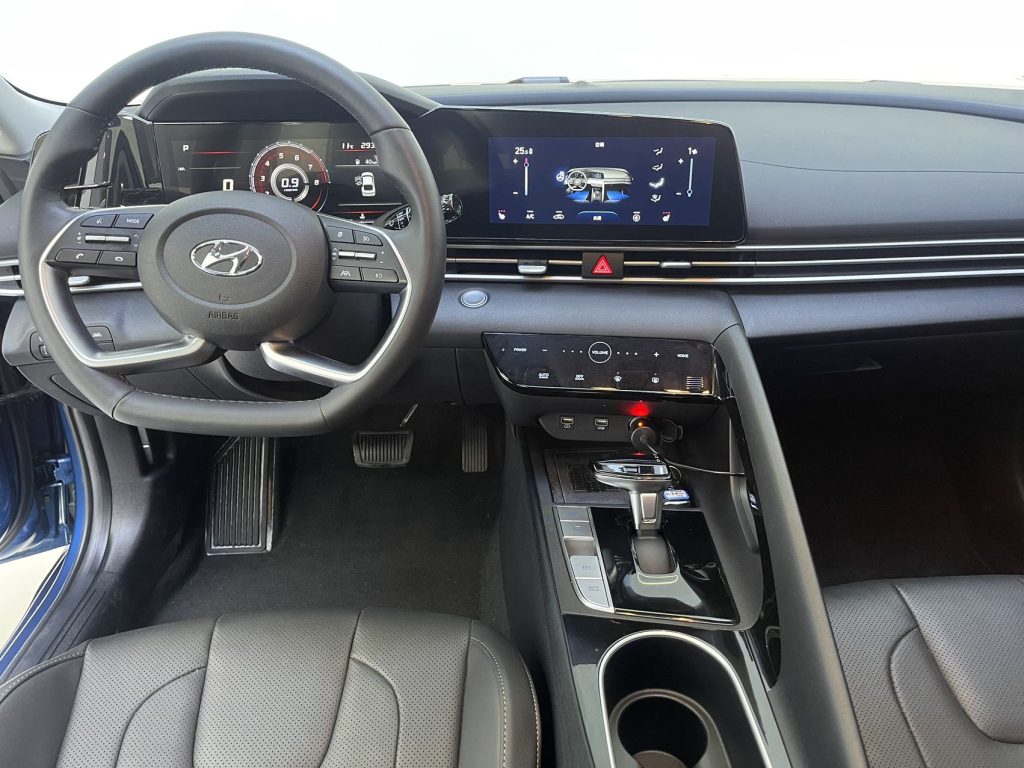 Hyundai Elantra, 2022 модельный год, 1,5 л, CVT, версия LUX - AUTO STAR