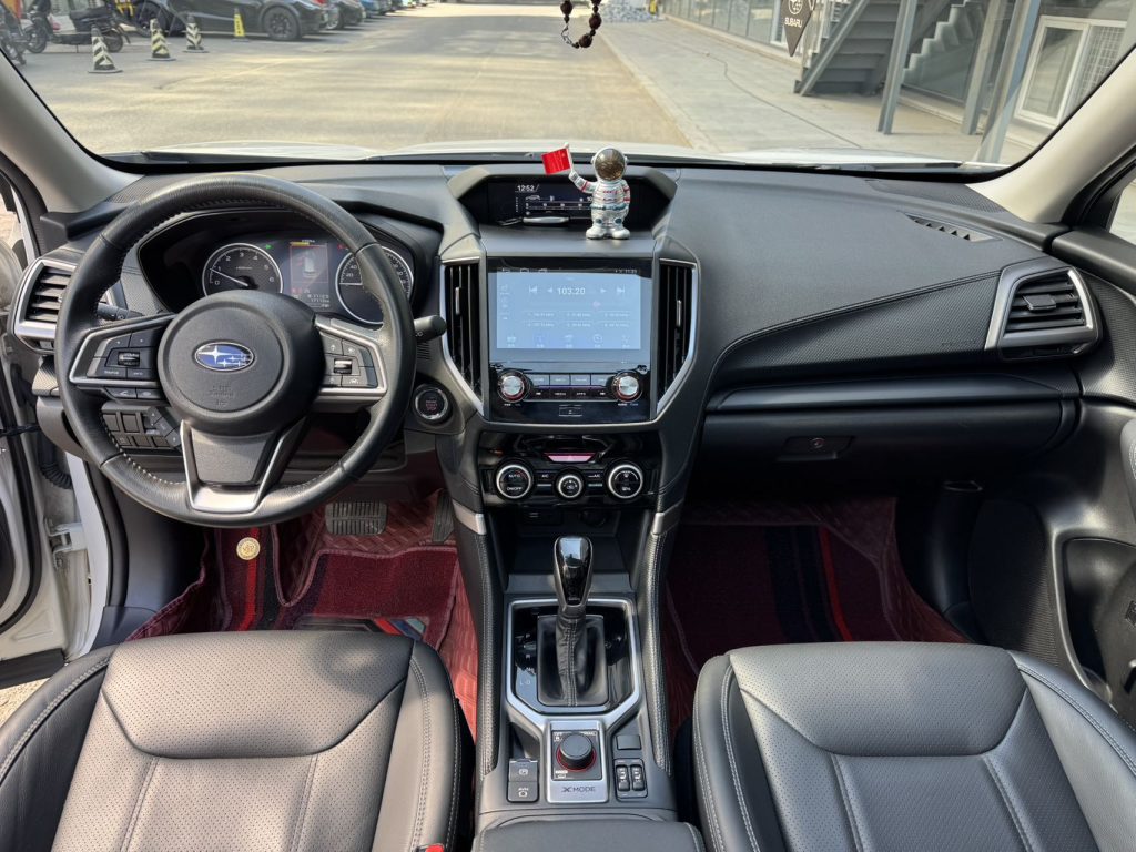 Subaru Forester, 2.0, полный привод, версия «Luxury» с системой EyeSight - AUTO STAR