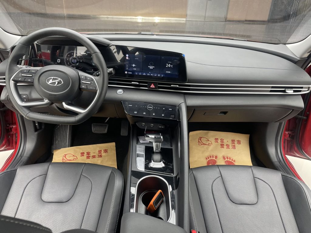 Hyundai Elantra, 2022 модельный год, 1,5 л, CVT, версия LUX, стандарты выбросов - AUTO STAR