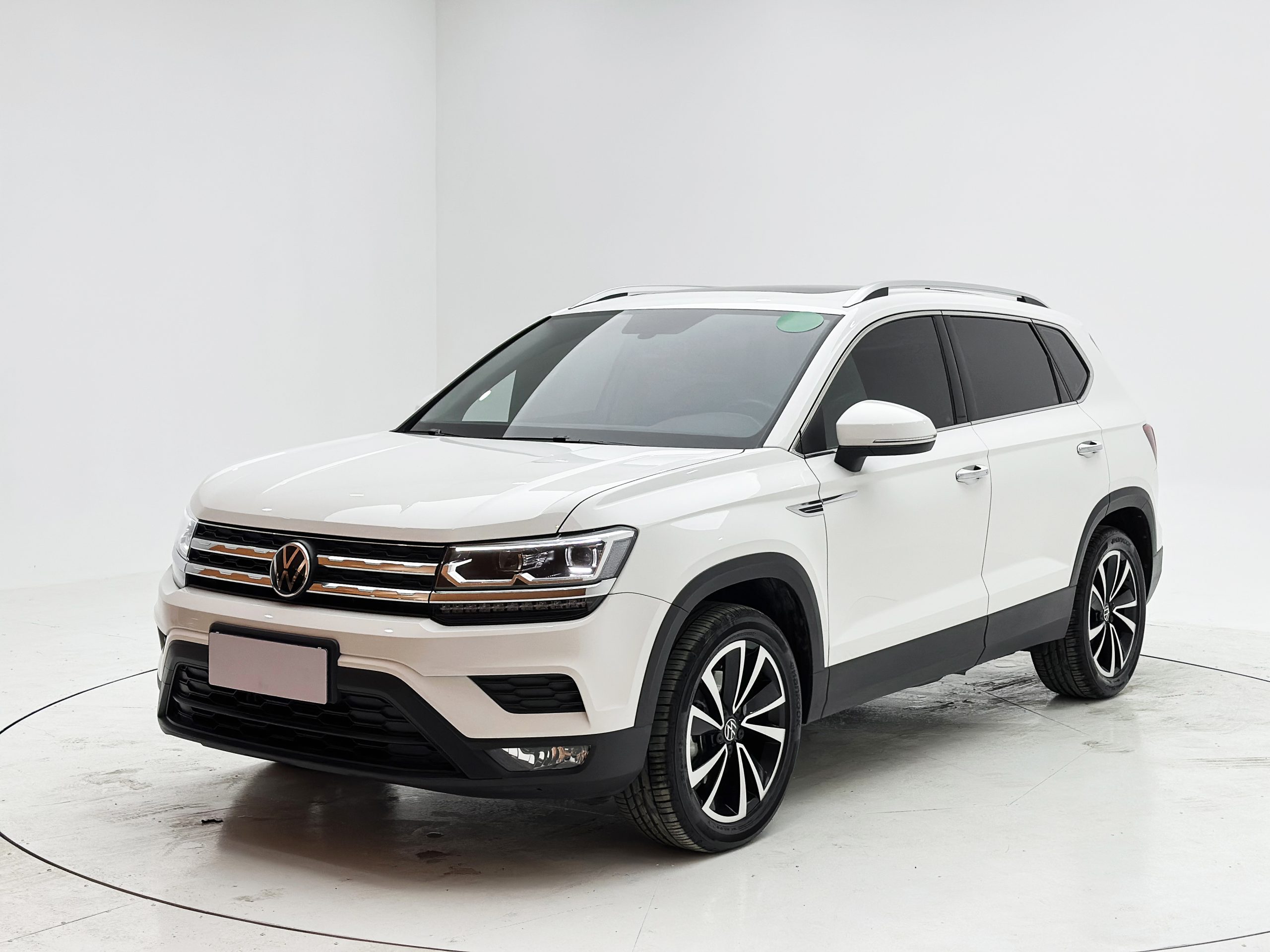 Volkswagen THARU  2022 модельный год, 280TSI, передний привод, версия «Люкс»