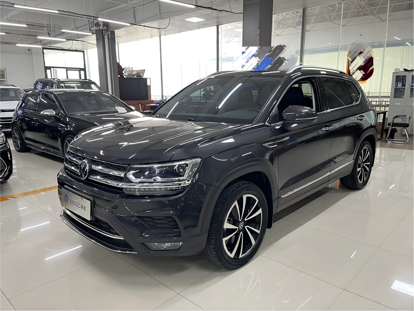 Tharu 2022 модельного года 280TSI, передний привод, версия «Люкс»