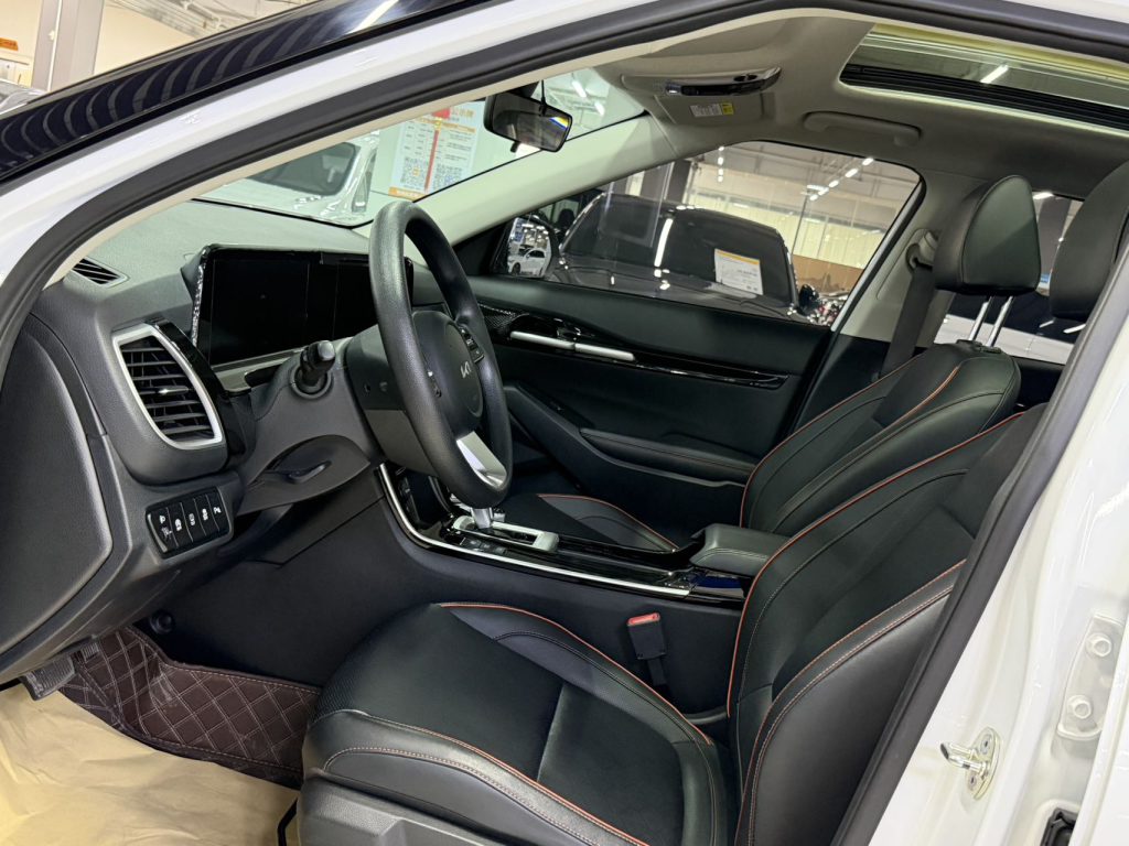 Kia Seltos 2023 года, белый с черной крышей (опция) - AUTO STAR