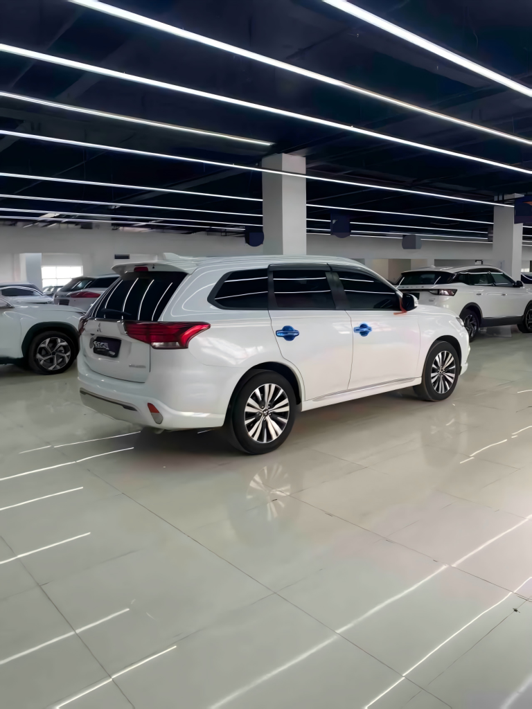 Mitsubishi Outlander, 2021 модельный год (обновленная версия), 2,0 л, передний привод, версия «Changxiang», 7-местный - AUTO STAR