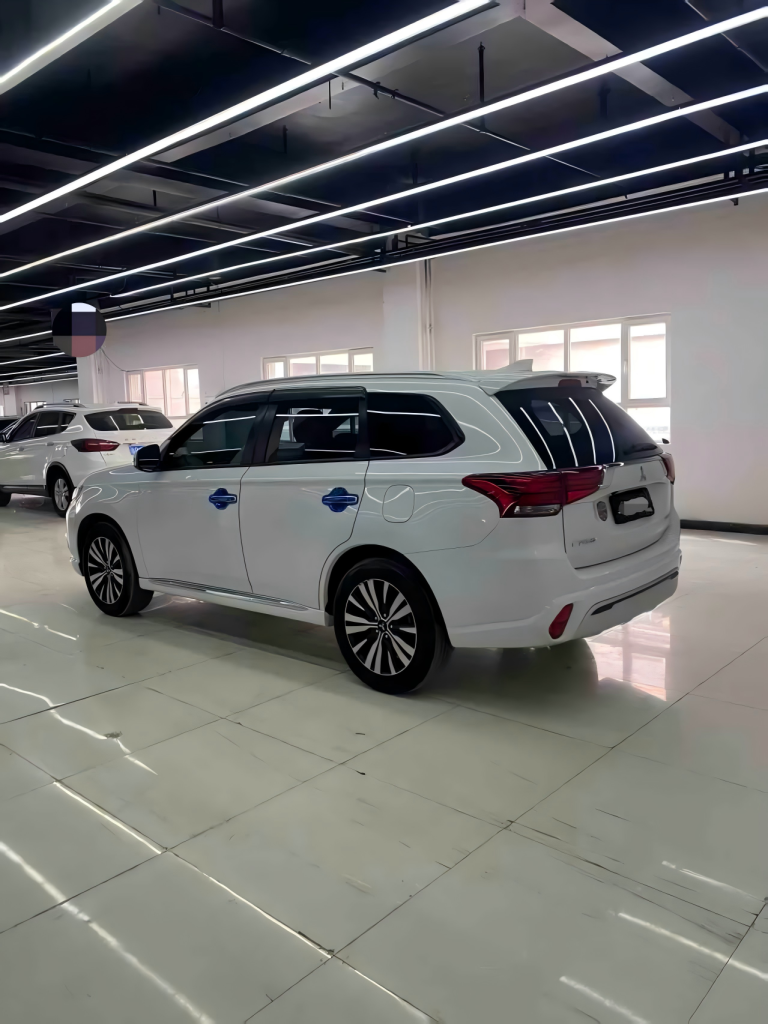 Mitsubishi Outlander, 2021 модельный год (обновленная версия), 2,0 л, передний привод, версия «Changxiang», 7-местный - AUTO STAR