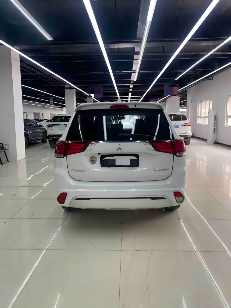 Mitsubishi Outlander, 2021 модельный год (обновленная версия), 2,0 л, передний привод, версия «Changxiang», 7-местный - AUTO STAR