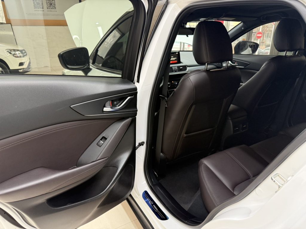 Mazda CX-4 2021 г. 2,0 л, АКПП, передний привод, версия «Skyline» - AUTO STAR