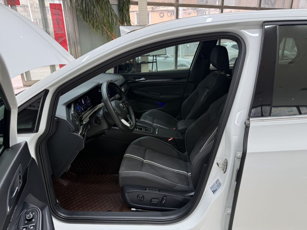Volkswagen Golf, 2021 г. выпуска, 280TSI DSG R-Line - AUTO STAR