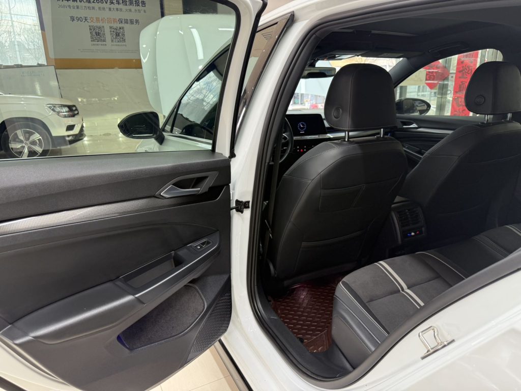 Volkswagen Golf, 2021 г. выпуска, 280TSI DSG R-Line - AUTO STAR